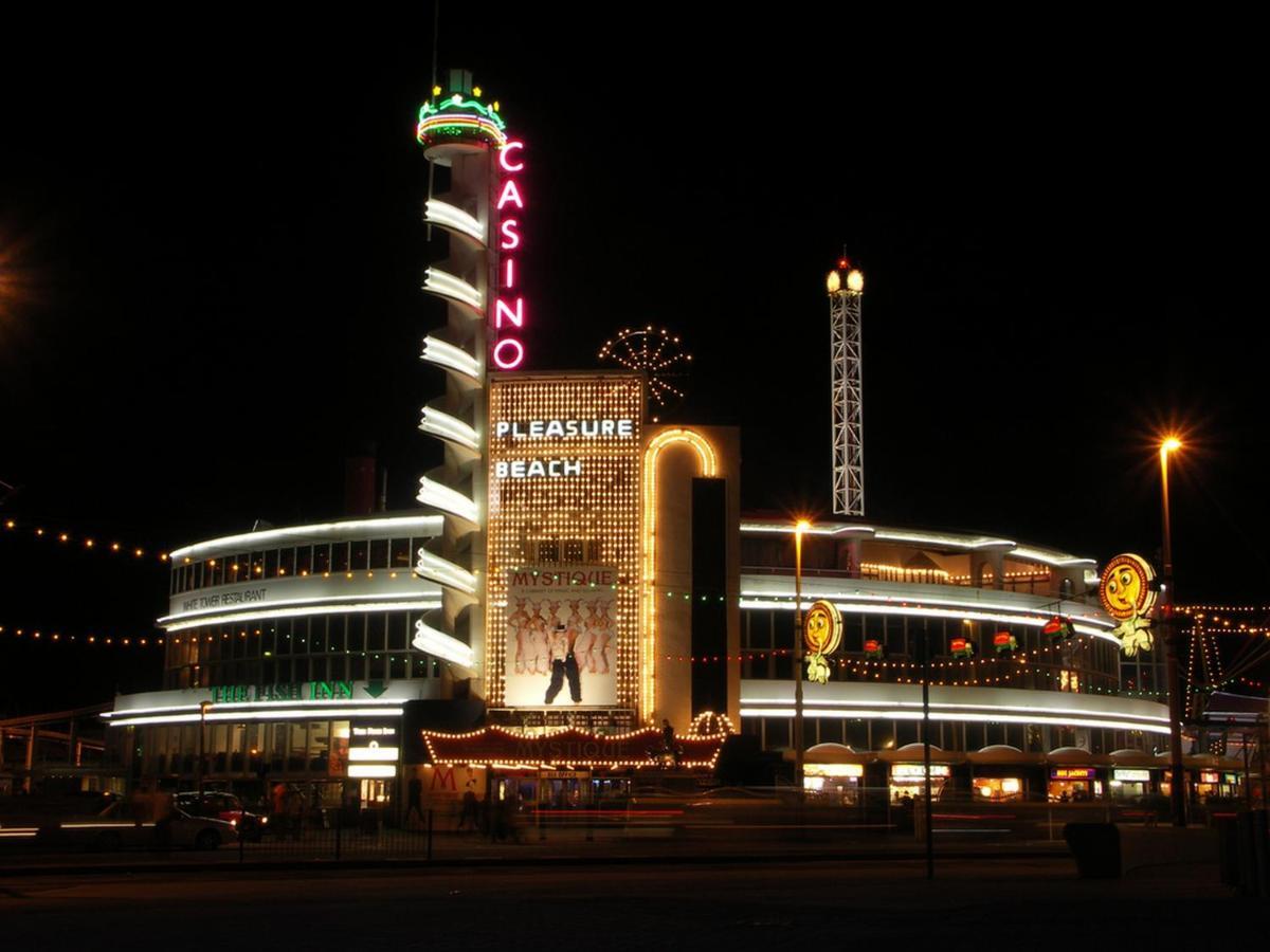 Pleasure Holiday Apartments Блекпул Екстериор снимка